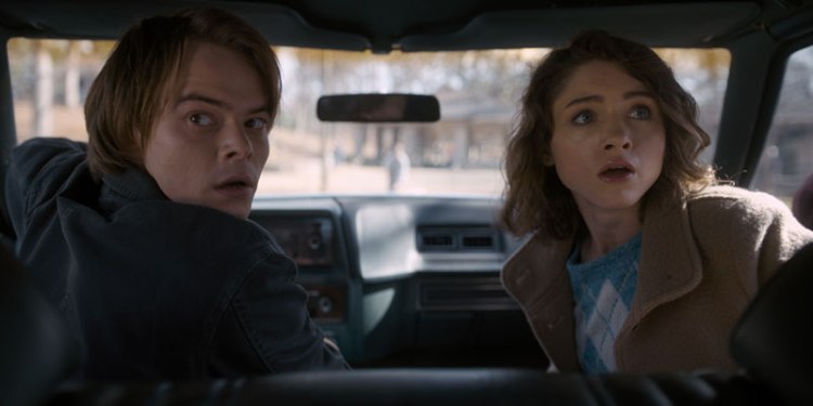 stranger-things-2-jonathan-nancy-copertina